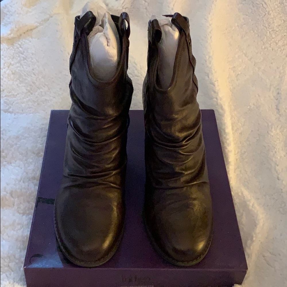 🆕 NIB Clarks Dark Brown Ankle Boots - Picture 4 of 7